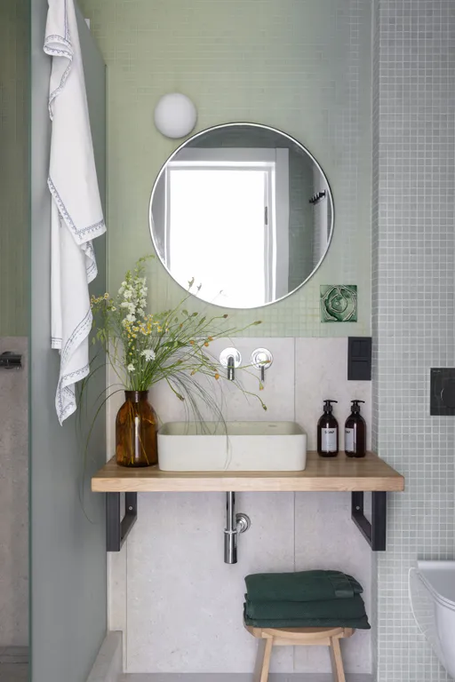 Дом в современном русском стиле в сосновом лесу