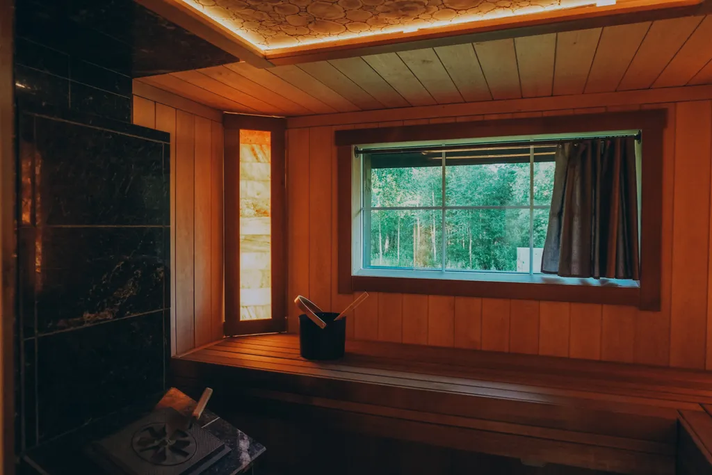 Дом на берегу реки