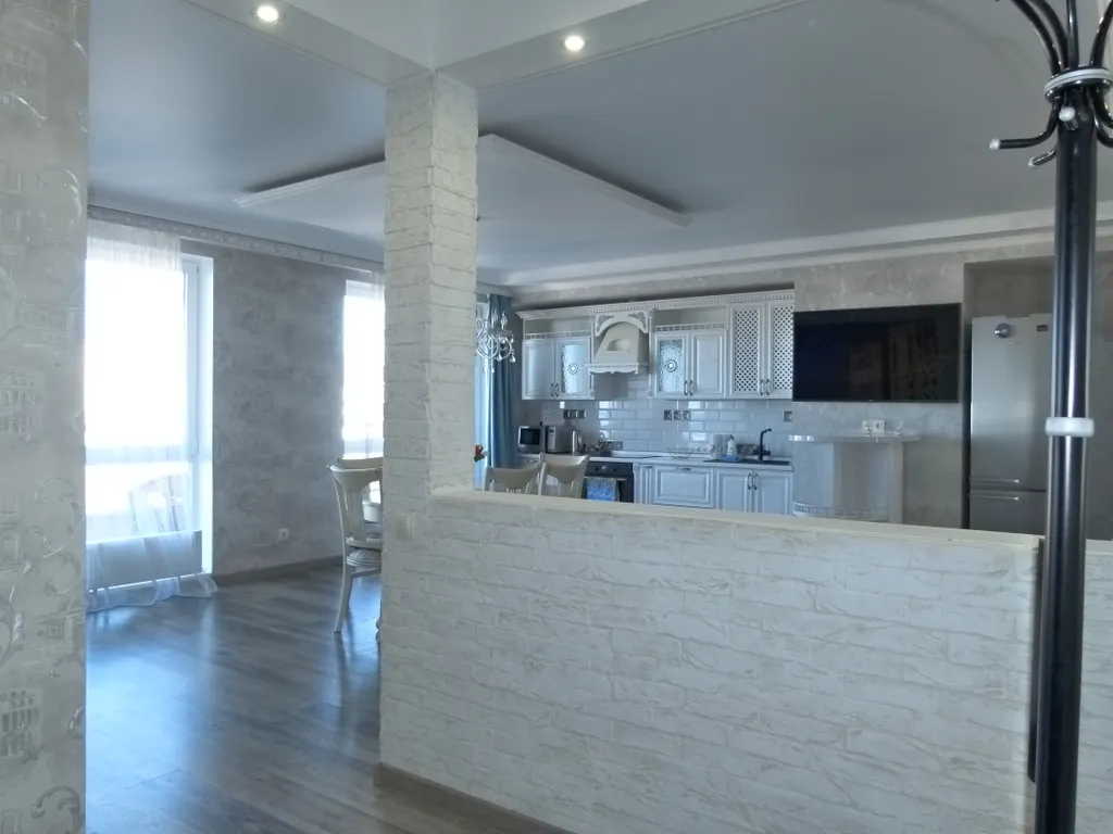 Большая квартира с видом на море рядом с жд вокзалом