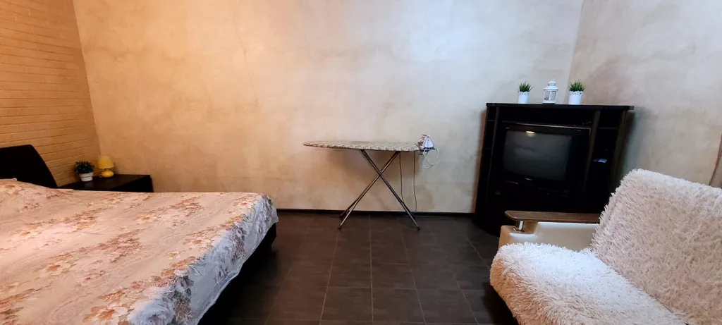 Отдельная большая двухкомнатная квартира в коттедже