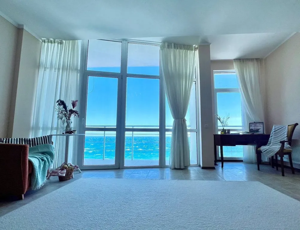 Однокомнатный апартамент на первой линии в ЖК Наутилус