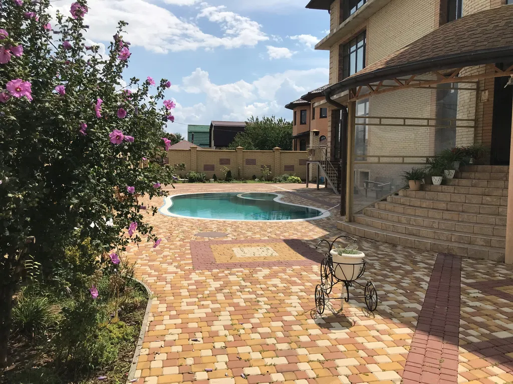 Вилла Казачка с теплым уличным бассейном