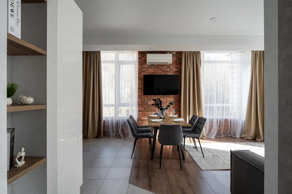 Просторная стильная квартира с видом на горы