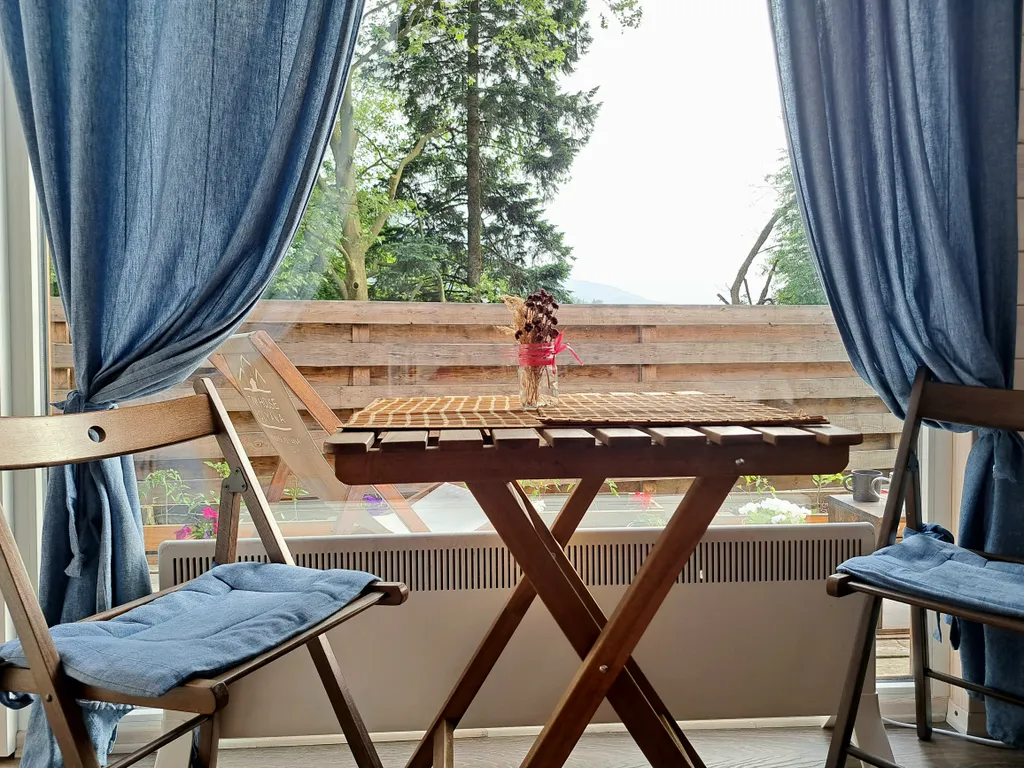 Мини-домик море с видом на горы