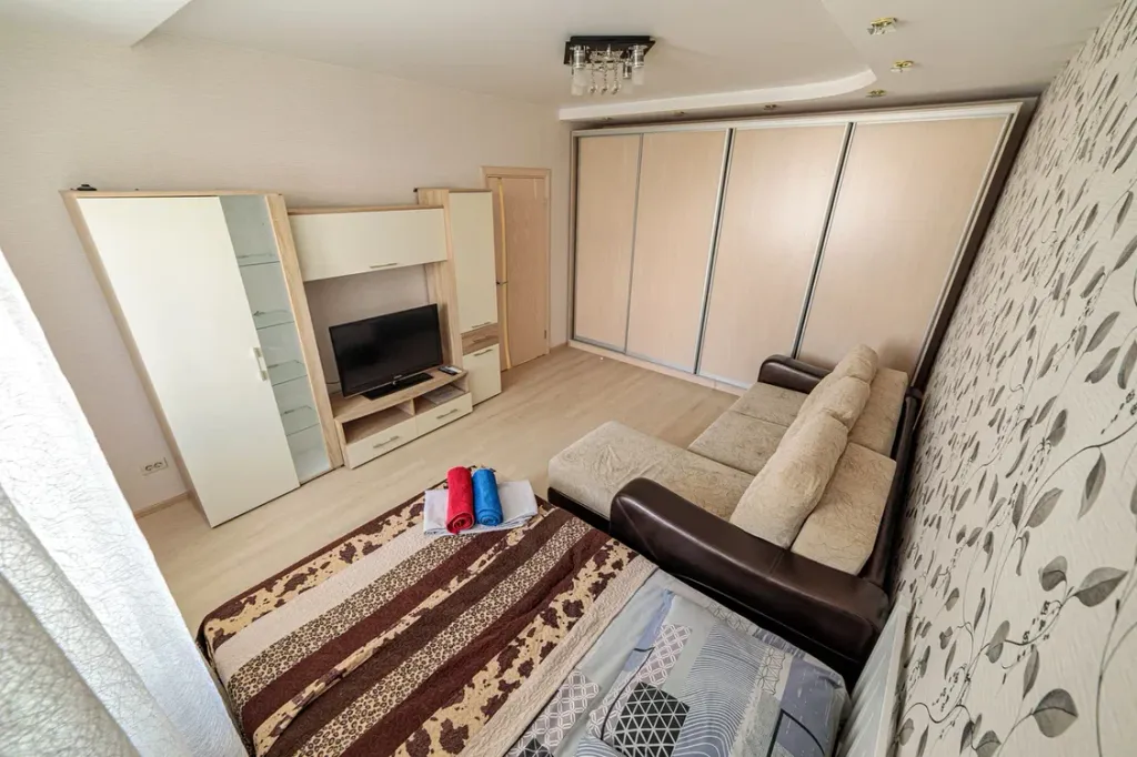 Тихий двор в центре города, своя парковка