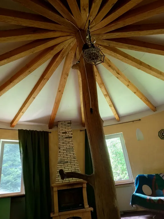 Уединённый Круглый Дом в горах Отшельник