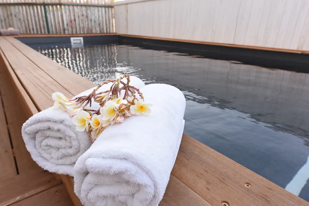 Квартира с чястном бассейном