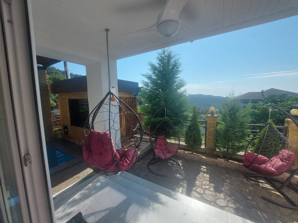 Дом с бассейном и сауной