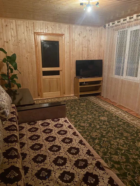 Уютный дом возле крепости