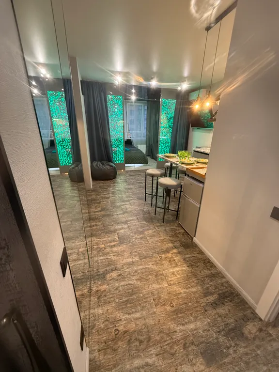 Квартира с водными панелями и джакузи