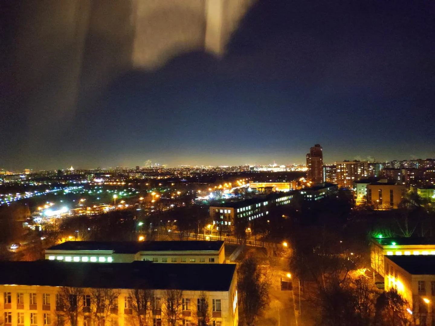 Вид на вечернюю Москву из апартаментов 