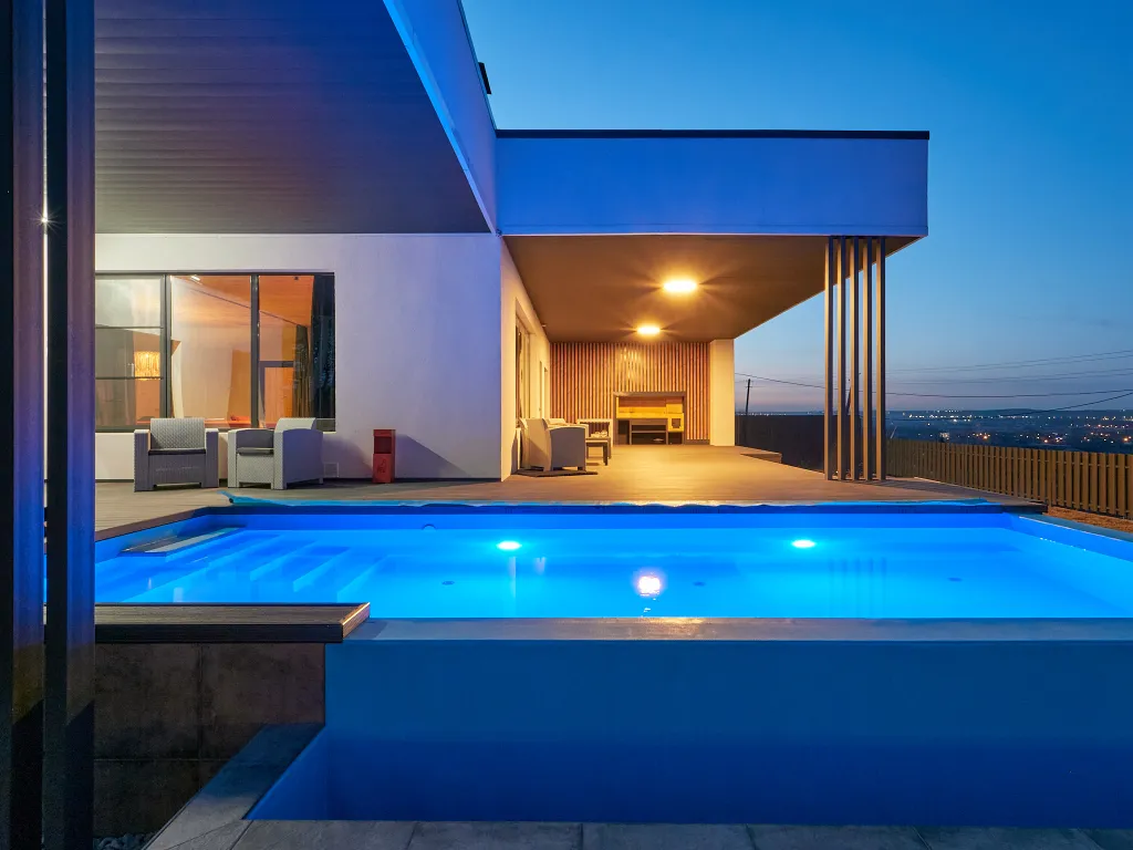 Дом с теплым бассейном, джакузи и потрясающим видом