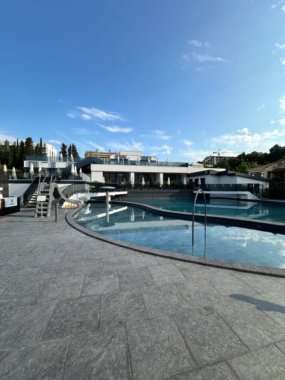 Семейный большой апартамент в АК Моне с бассейном