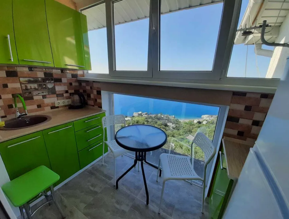 "Лазурный Батилиман", вид на море с 8-ого этажа