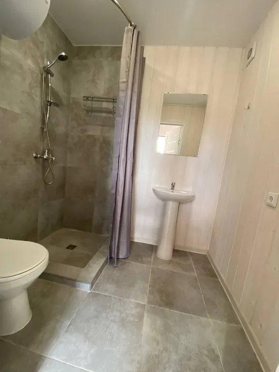 Таунхаус в сосновом лесу на берегу озера