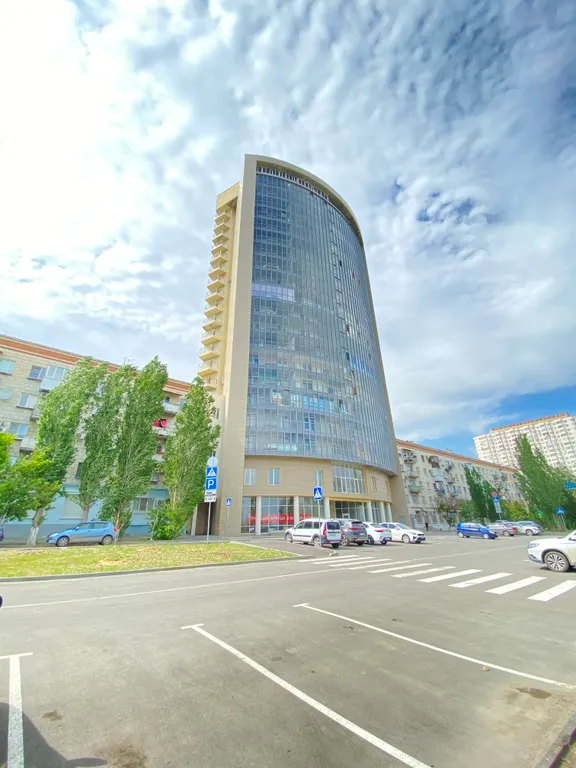 Новый высотный дом рядом с домом Павлова