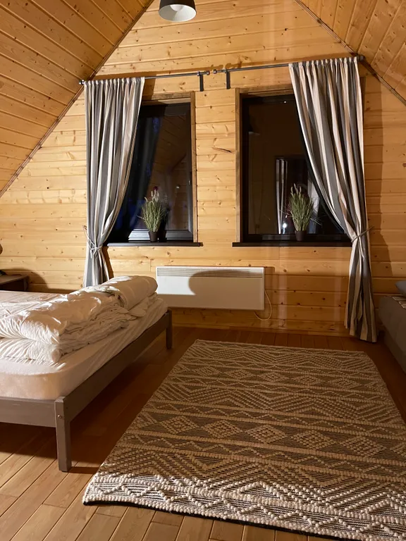 Сосновое шале на берегу Сямозера