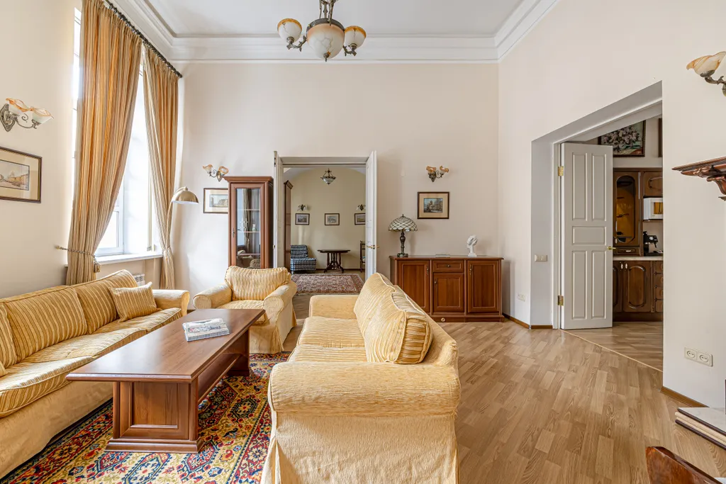 Квартира delux с 4 спальнями и парковкой у Эрмитажа