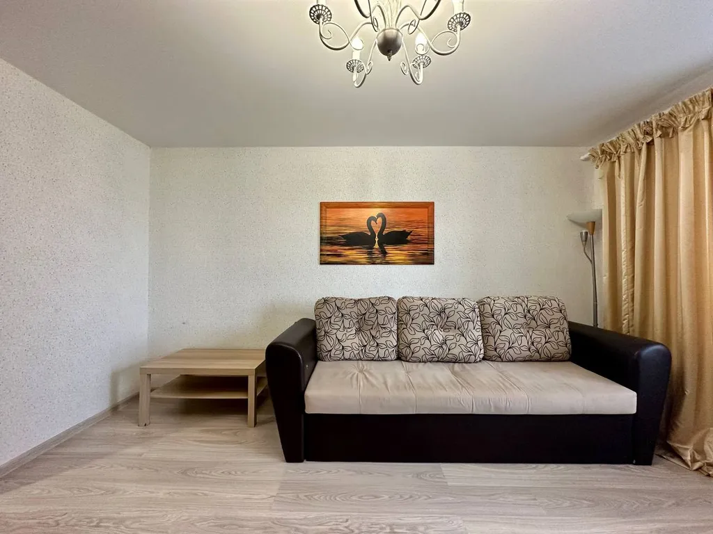 Просторная трехкомнатная квартира в тихом районе города