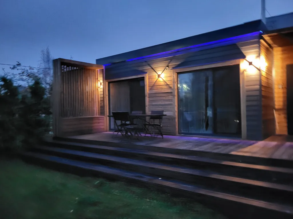 Стильный дом у озера Разлив