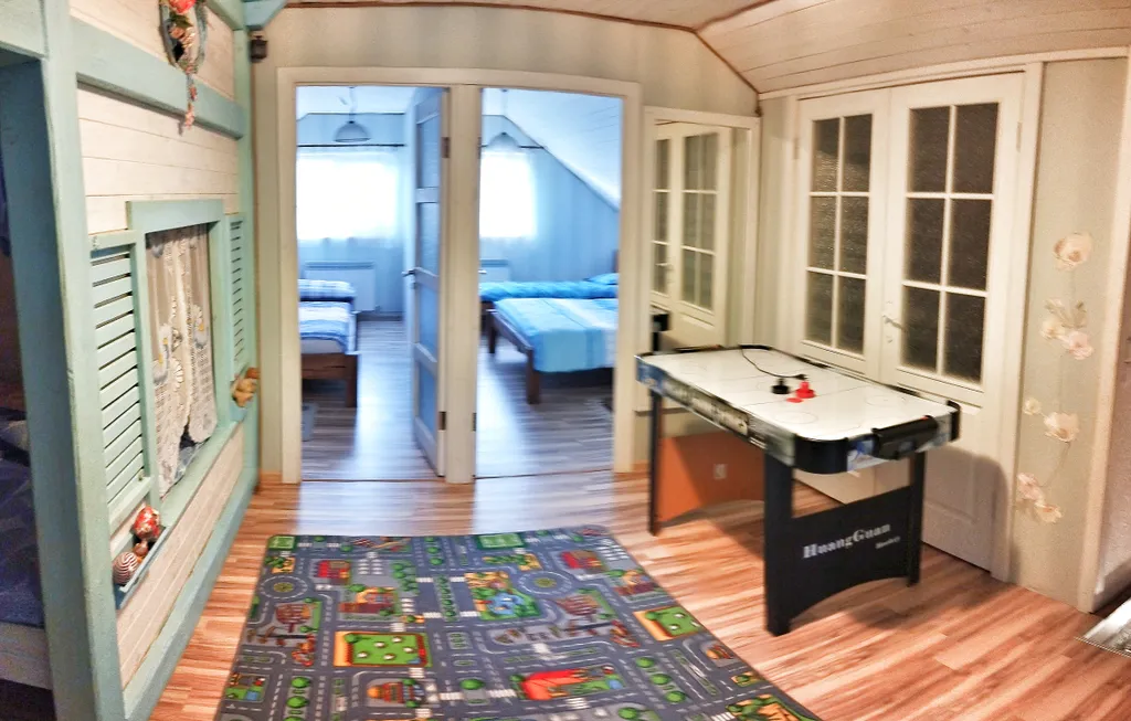 Коттедж под Минском с баней, озером, беседкой