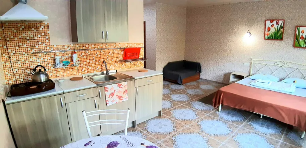 Коттедж Апартаменты с балконом в частном доме у бассейна — Адлер