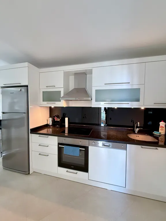 Трехкомнатная квартира на первой береговой линии