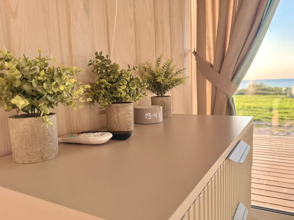 Lodge with pool (дом на берегу рыбинского водохранилища)