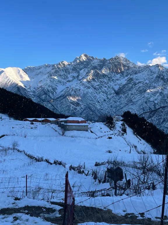 Цей коттеджи с видом на цейские горы