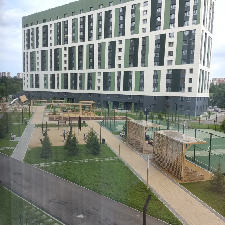 Уютная студия в зеленом массиве