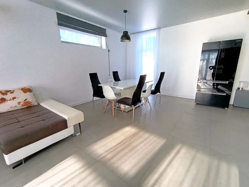 Большой и уютный дом с панорамными окнами и настольным теннисом