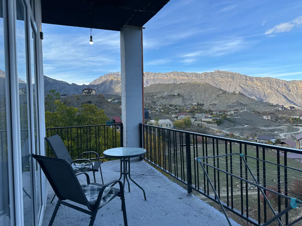 Второй этаж панорамного дома среди вершин