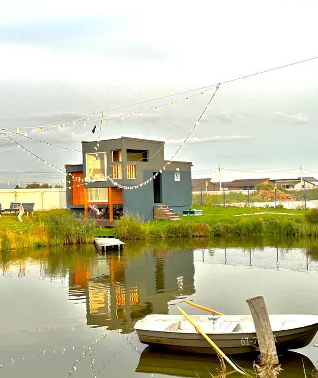 Коттедж Дом с панорамными окнами на берегу озера на 6 чел с баней на територии — аренда посуточно в Петергоф