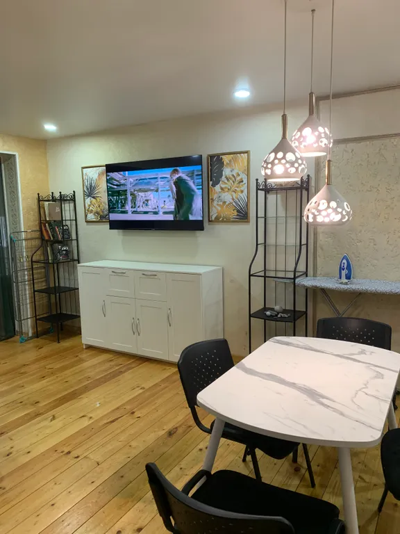 Уютная двухкомнатная квартира в центре Пицунды