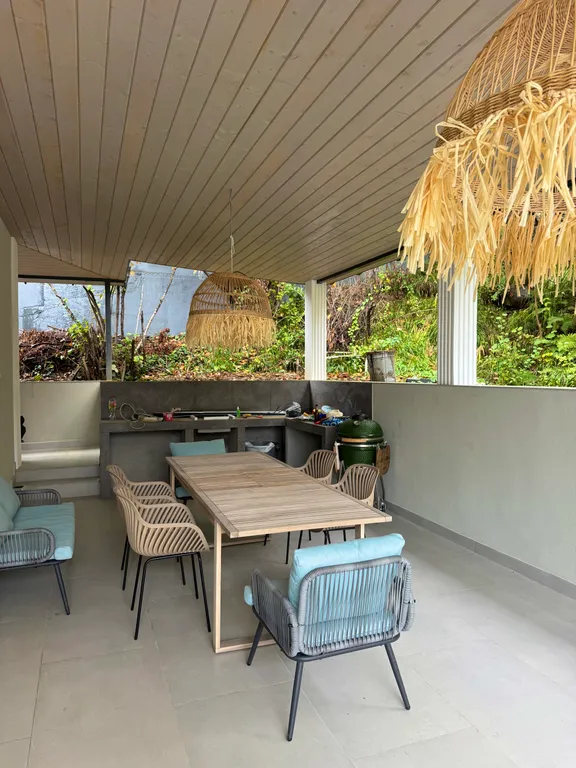 Дом у моря в Сочи с бассейном, камином на дровах и сауной