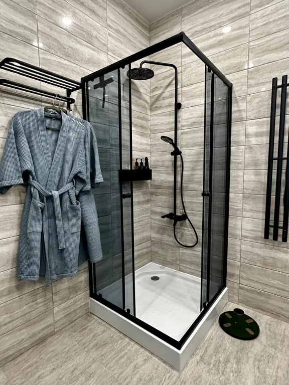 Добрый Дом с 3 спальнями и чаном с видом на лес