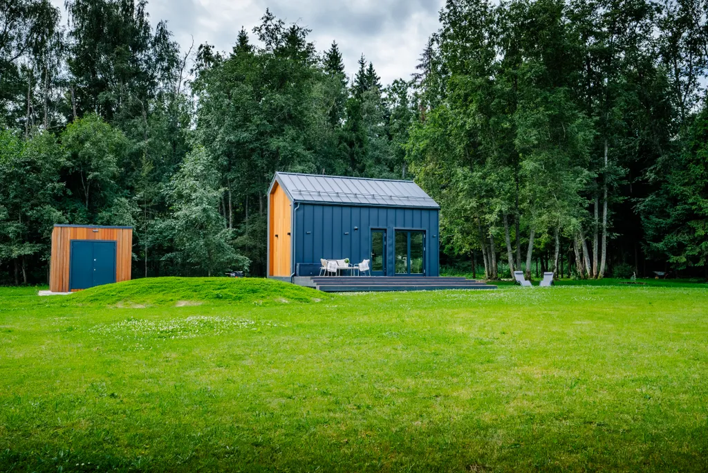 Наедине - дом в лесу