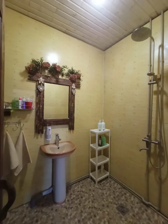 Дом с сауной, теплой купелью и аэрохоккеем на берегу водохранилища