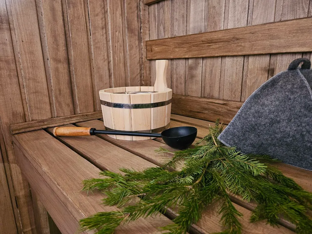 Дом с большой террасой, панорамными окнами, банным чаном и сауной