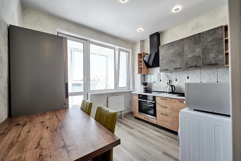 Светлые тёплые апартаменты с видом на горы и город