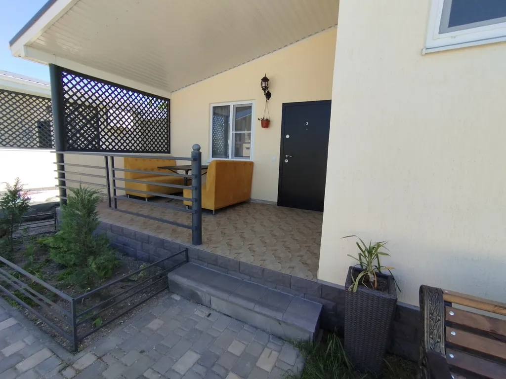 Двухкомнатный апартамент с кухней и террасой на Азовском море