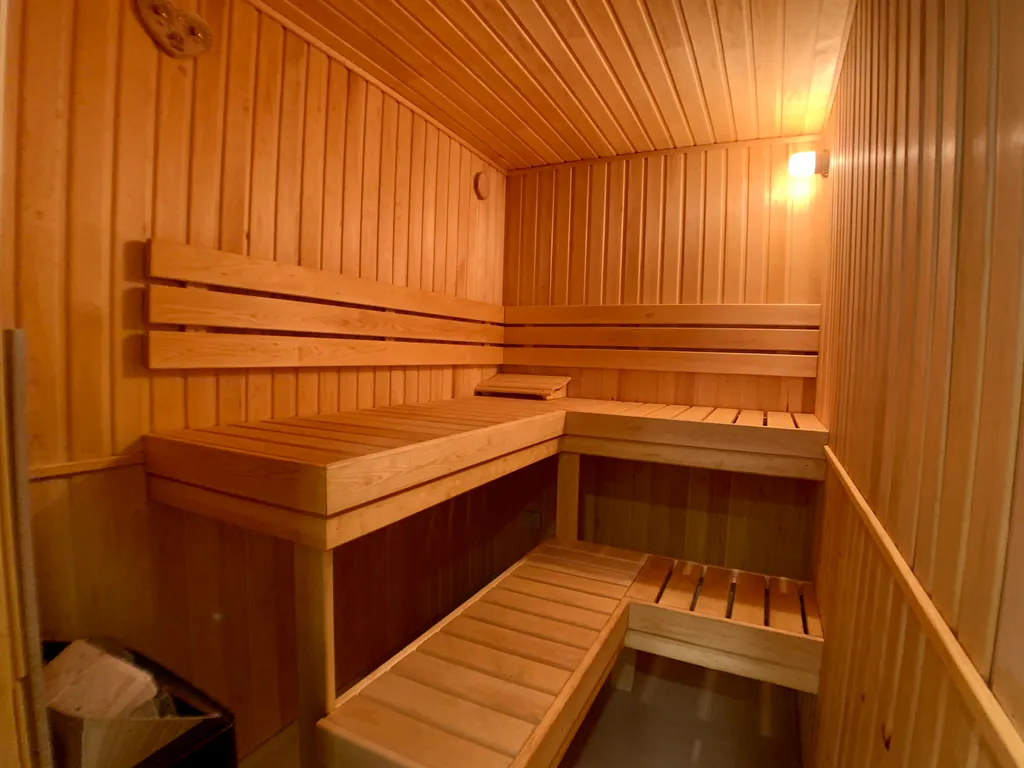 Коттедж на на берегу озера с банями и купелью