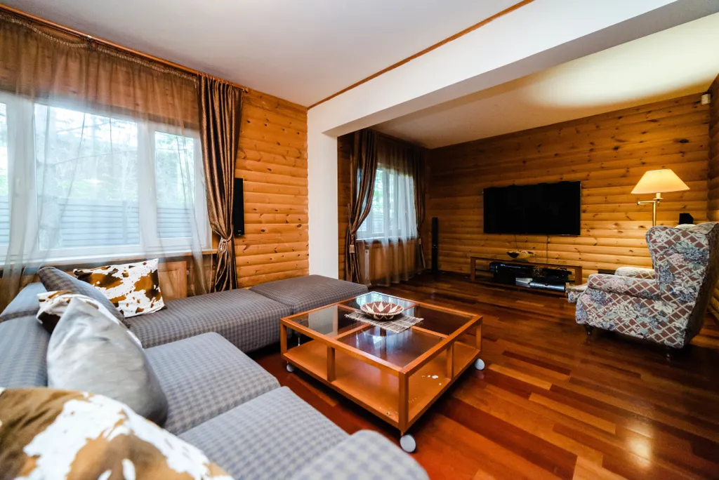 Дом в Красногорске с бассейном и сауной