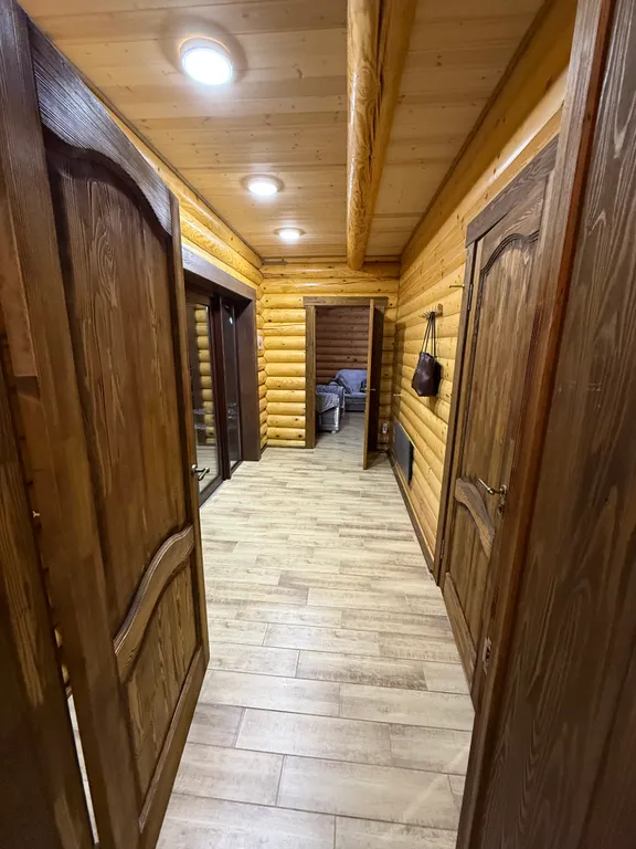 Двухэтажный дом из сруба а Теберде с баней с видом на горы и реку