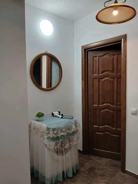 Жизнь с видом реку: огромная лоджия с панорамным остеклением в пол!