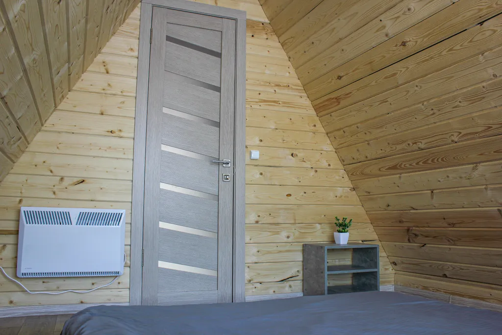 Уютный дом у ручья