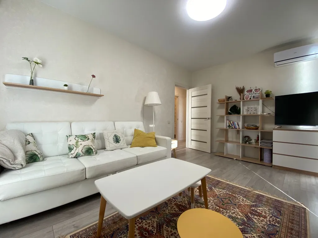 2-комнатная квартира с панорамными окнами у моря