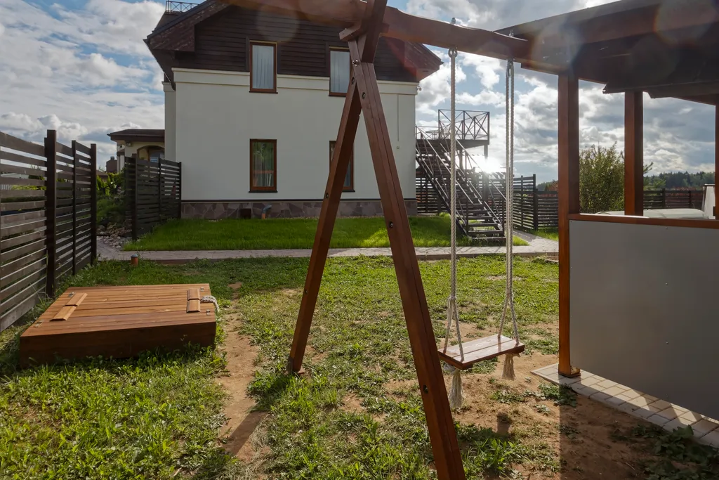 Студия в доме у озера