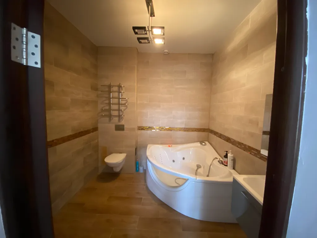 Огромный дом у парка Галицкого