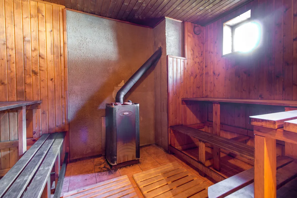 Уютный дом на берегу озера